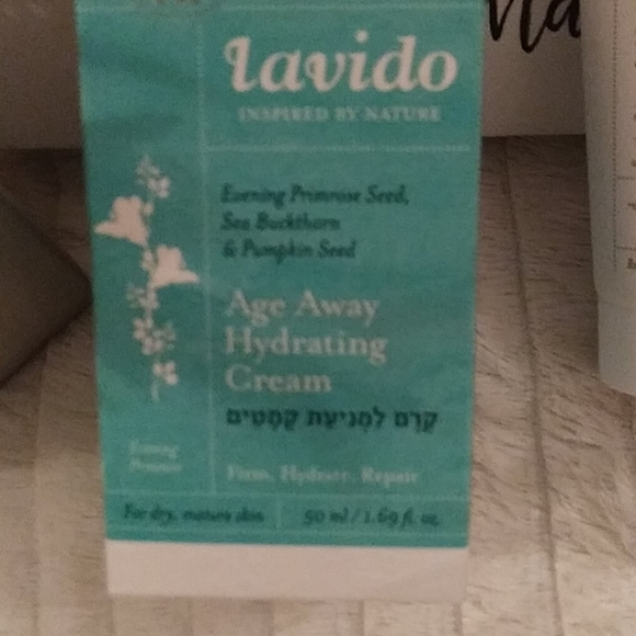 Luxury Lavido Age Away Hydrating Cream with Pumpkin Seed Extract - Picture 2 of 10
